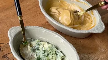 Cheesy veg paneer garlic pull-apart buns with stuffing